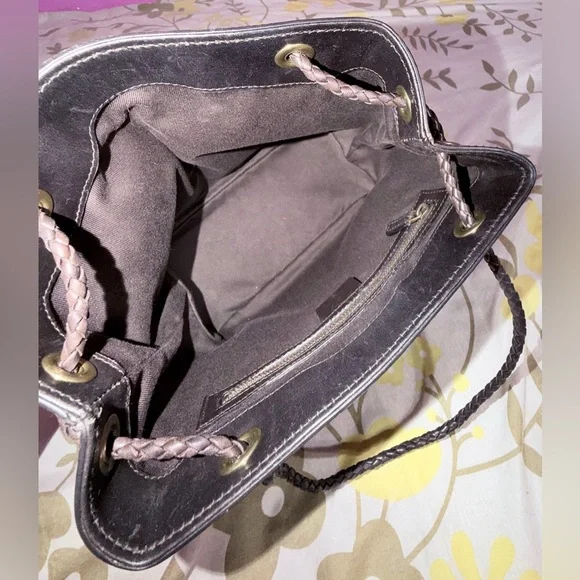 Genuine PreLoved Gucci GG Monogram Canvas, Small, Made in Italy - Picture 5 of 10